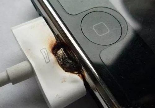 手机整晚充电，到底会不会损害电池？专家称，其实这样做最可怕！